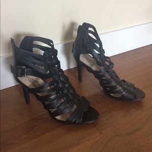 Black Strapy Highheels
